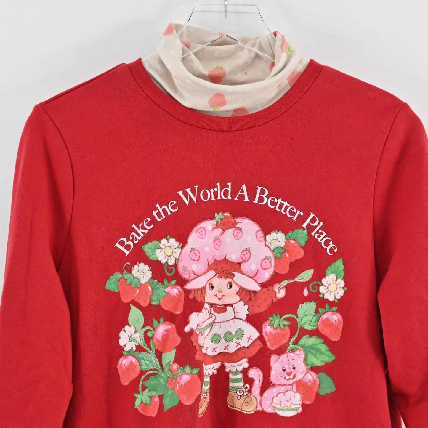 BoxLunch Strawberry Shortcake Sweater Size M Turtleneck Crewneck Nostalgic Retro