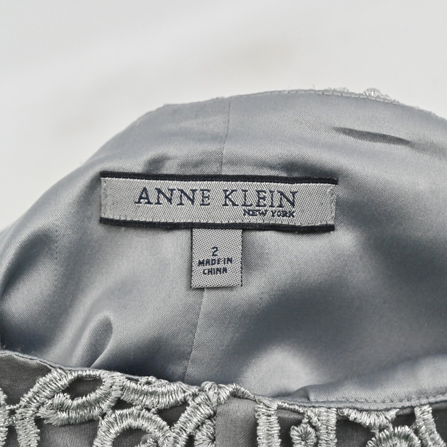 Vtg ANNE KLEIN Lace Pencil Skirt Womens Size 2 Silver Romantic Glamorous Luxe