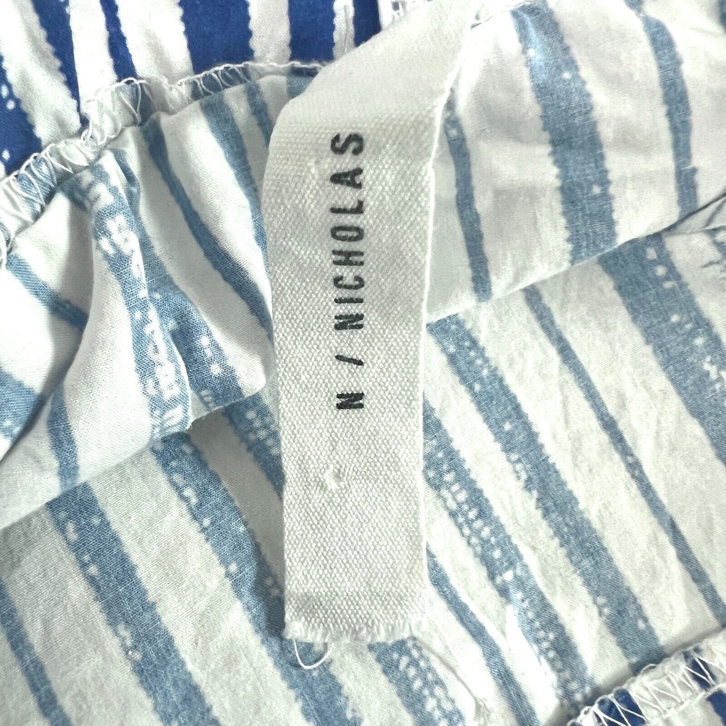 N NICHOLAS Top Womens Size 4 Blue White Off Shoulder Blouse Washed Stripe Cotton