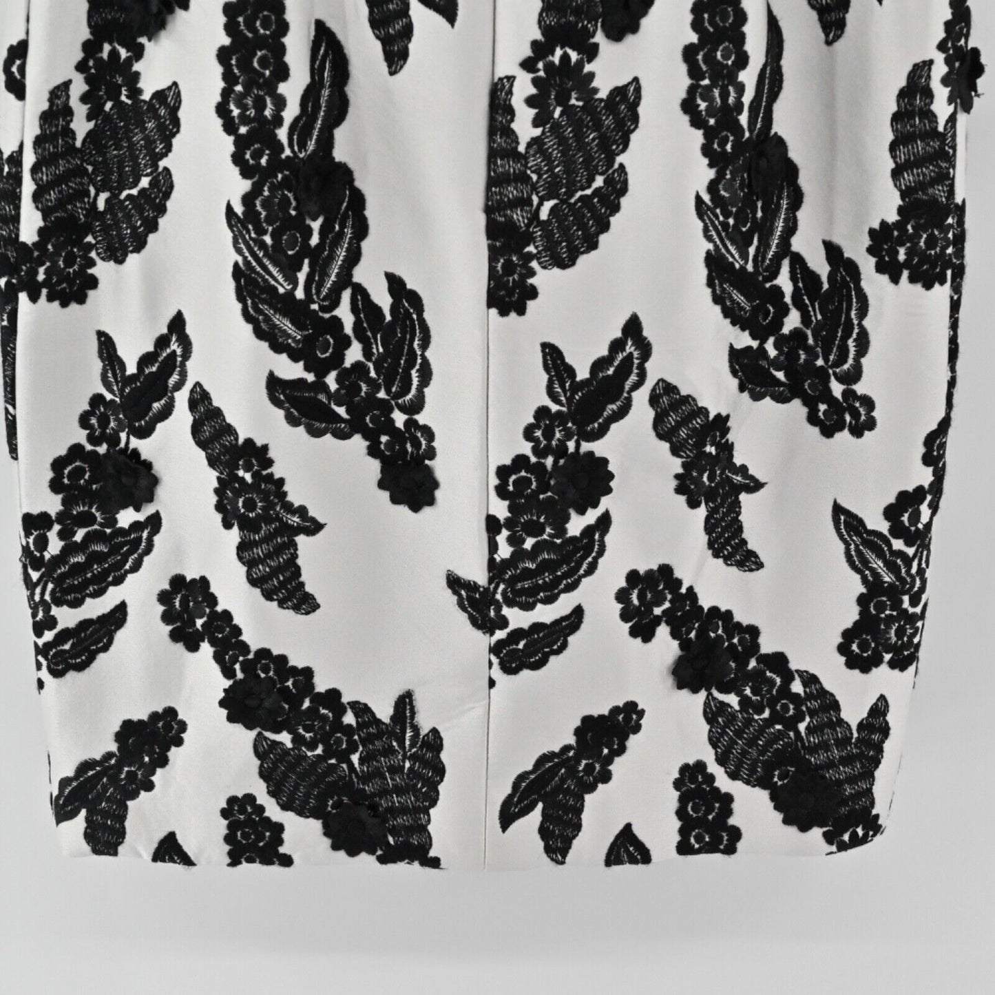SHANNON MCLEAN Dress Womens Size 10 Black White Floral Embroidered Mini Sheath