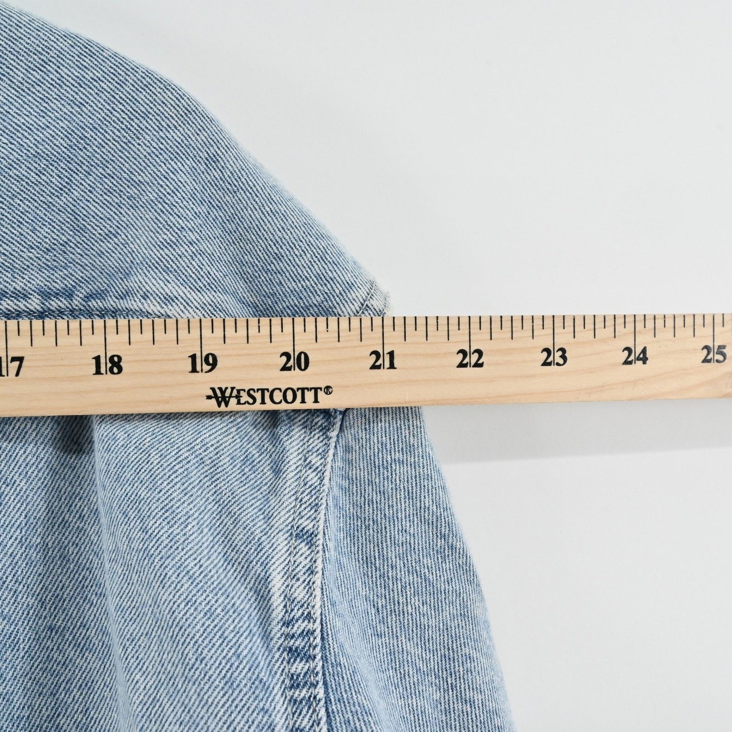 LEVIS Womens Dylan Relaxed Western Shirt 1X Pearl Snap Distressed Denim Shacket