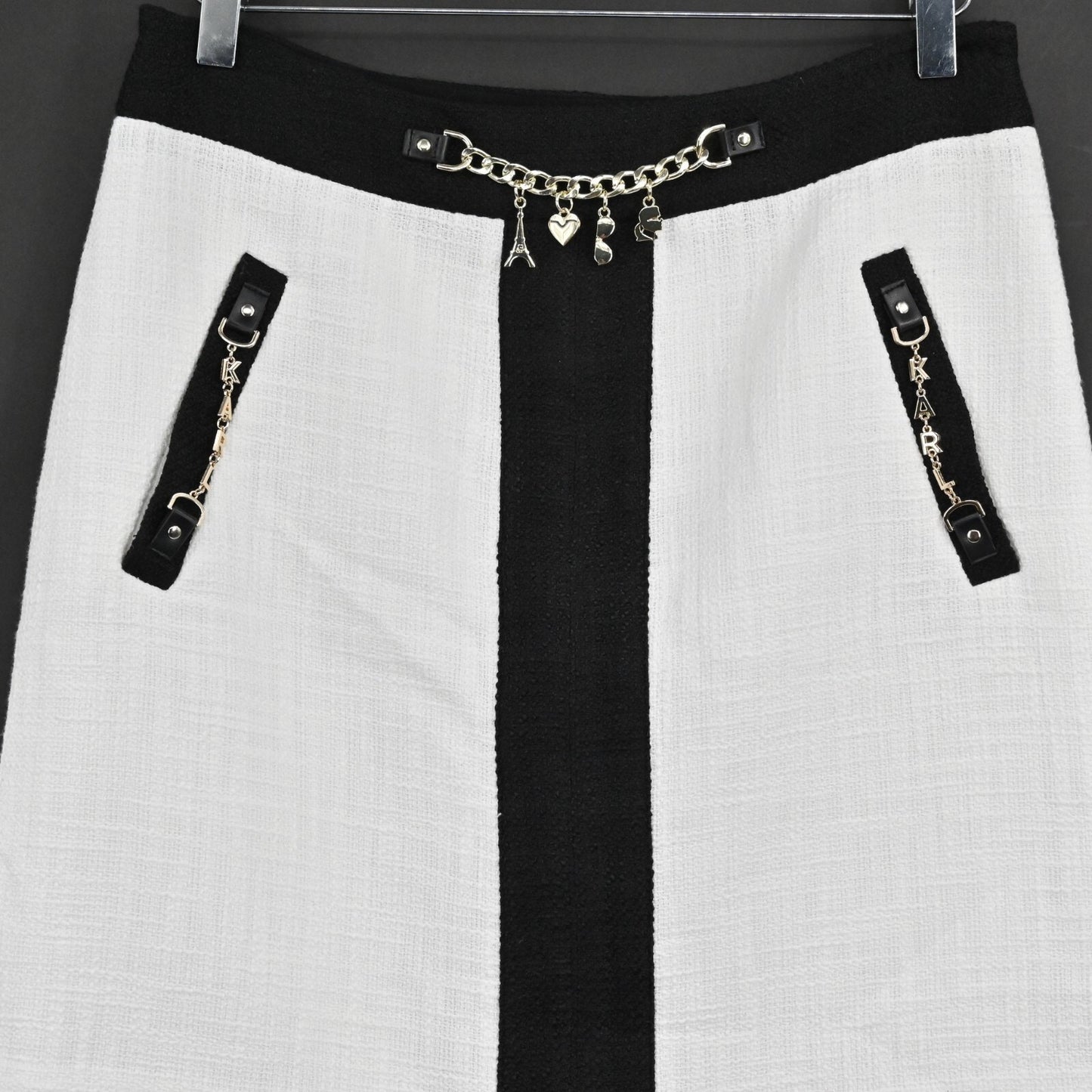 KARL LAGERFELD Tweed Skirt Size 6 Charm Chain Mini Soft White Black Color Block