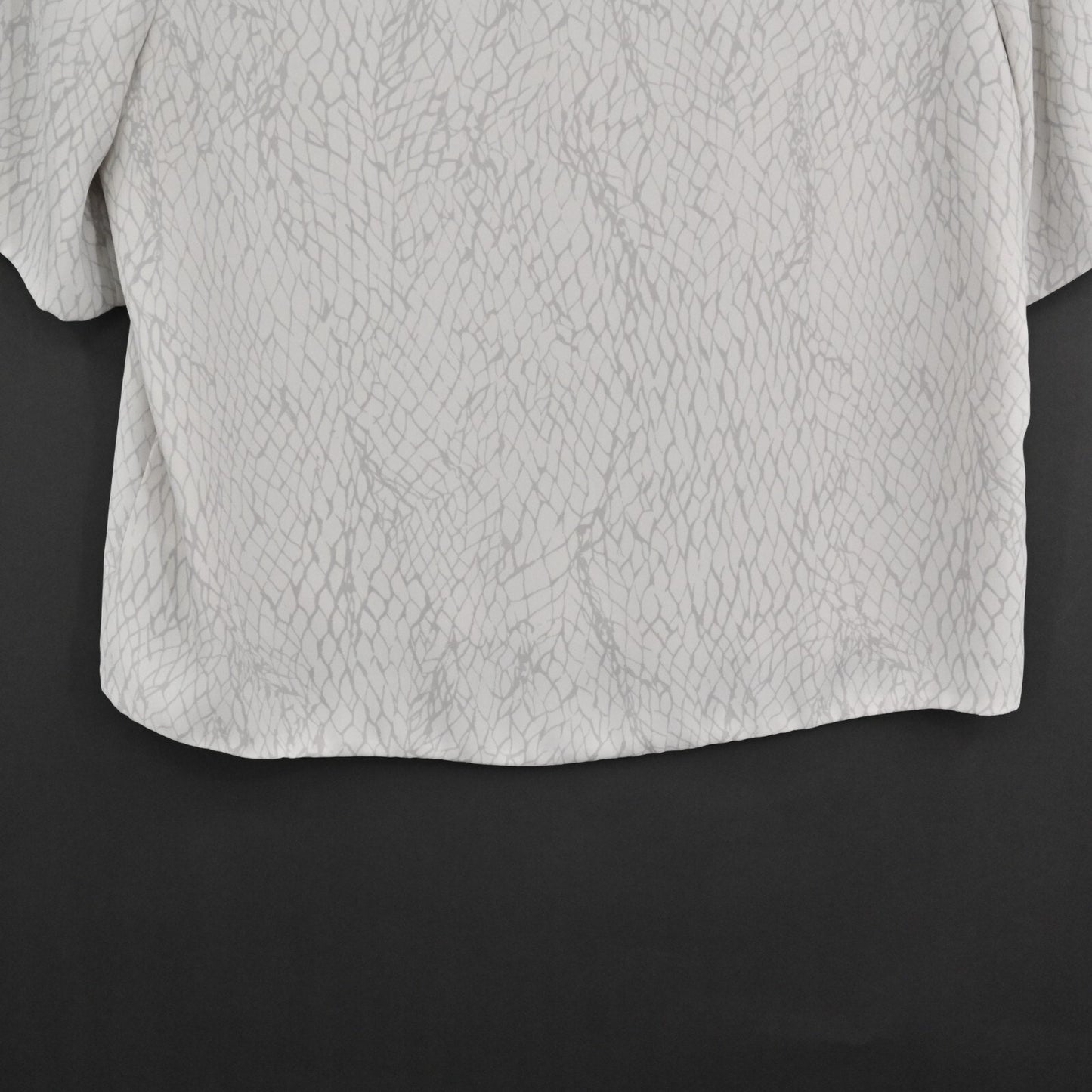 ARITZIA Womens Randy Top Size S Babaton VNeck Cropped Gray Snake Print Blouse