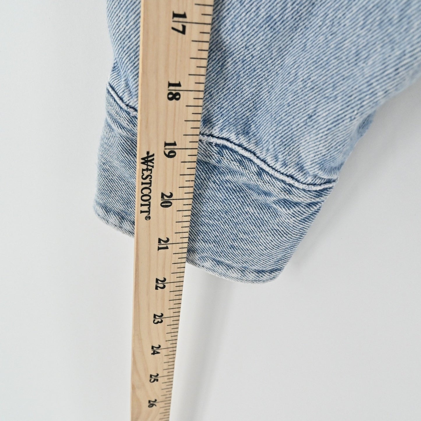 LEVIS Womens Dylan Relaxed Western Shirt 1X Pearl Snap Distressed Denim Shacket