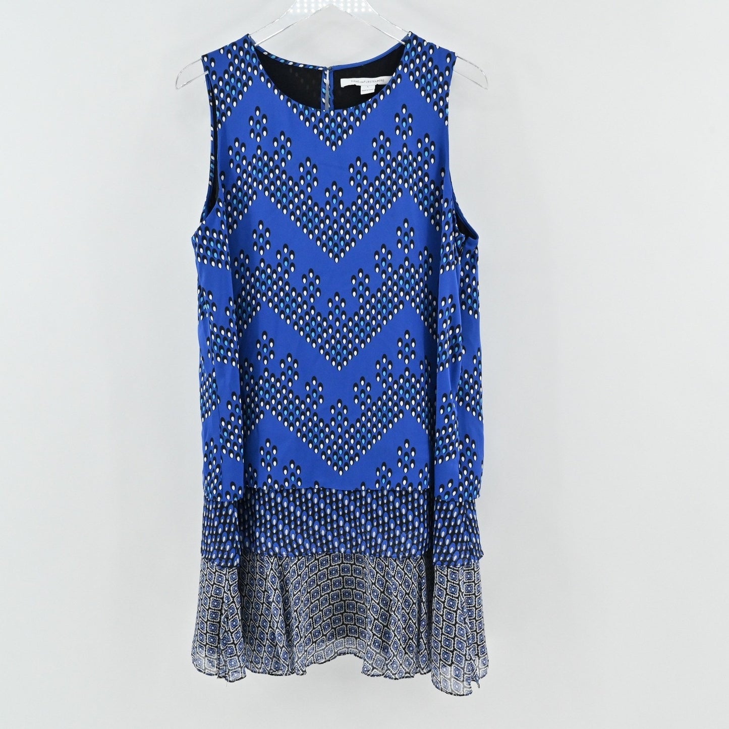 DVF Liza Silk Dress Size L Layered Crepe Ruffle Blue Chevron Sleeveless Elegant