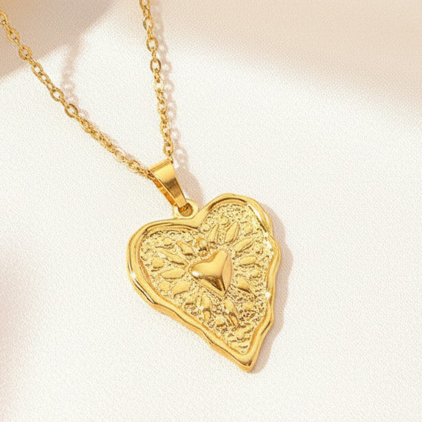 Relief Texture Hollow Heart Pendant Necklace Gold Tone Stainless Steel