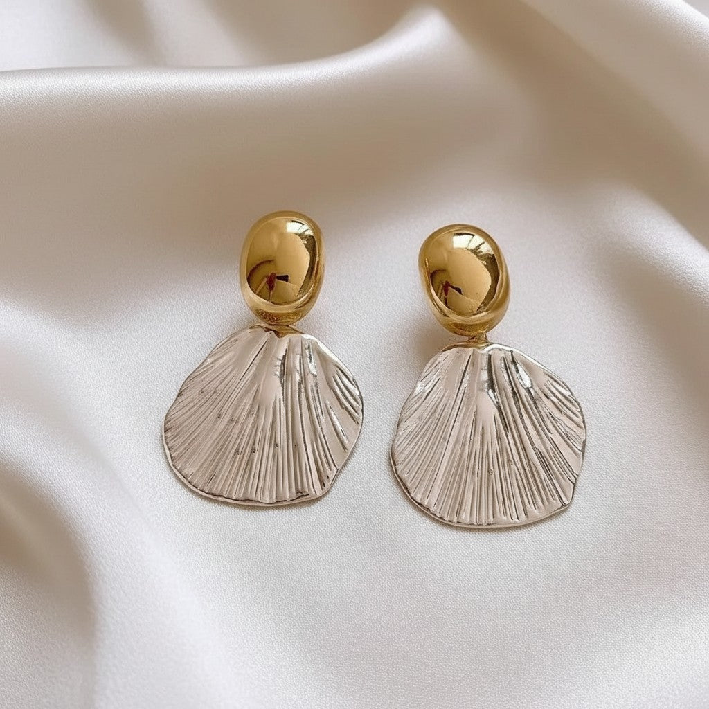 Lynn's Closet Boutique Sphere Fan Dangle