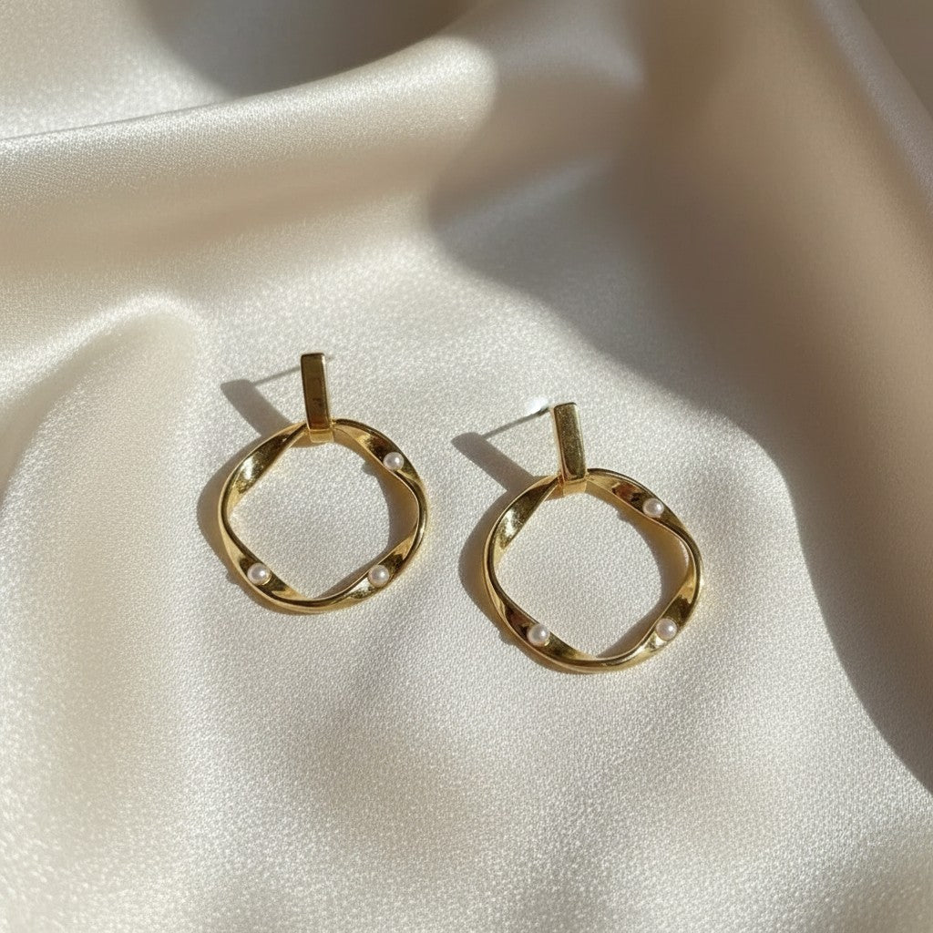 Lynn's Closet Boutique Twisted Pillar Studs