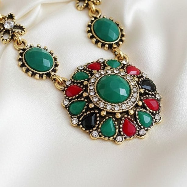 Green Flower Oval Pendant Necklace Alloy Gold Plated