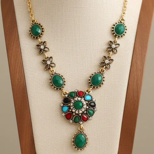 Green Flower Oval Pendant Necklace Alloy Gold Plated