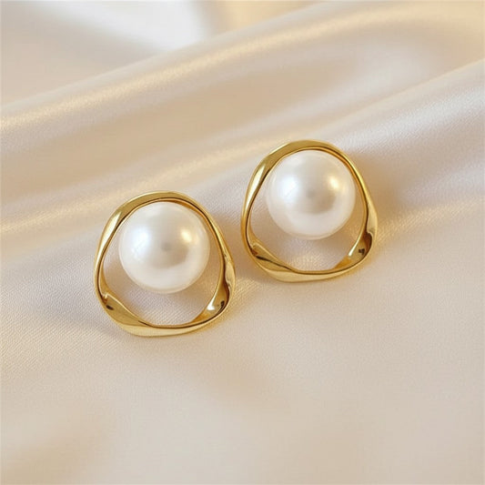 Lynn's Closet Boutique Circle Pearl Earrings