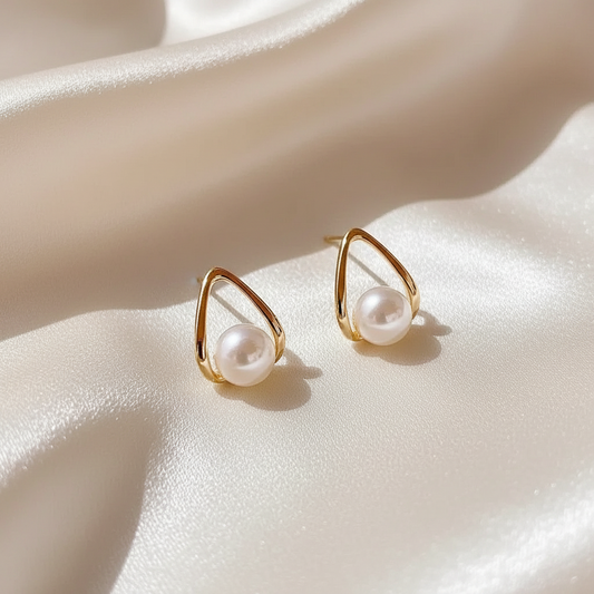 Lynn's Closet Boutique Triangle Pearl Studs