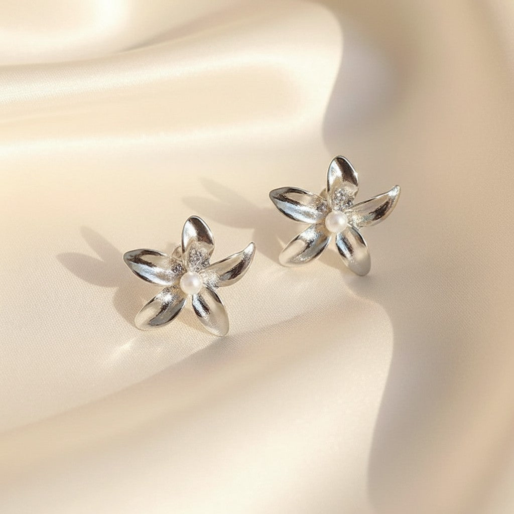 Lynn's Closet Boutique Artificial Pearl Flower Studs