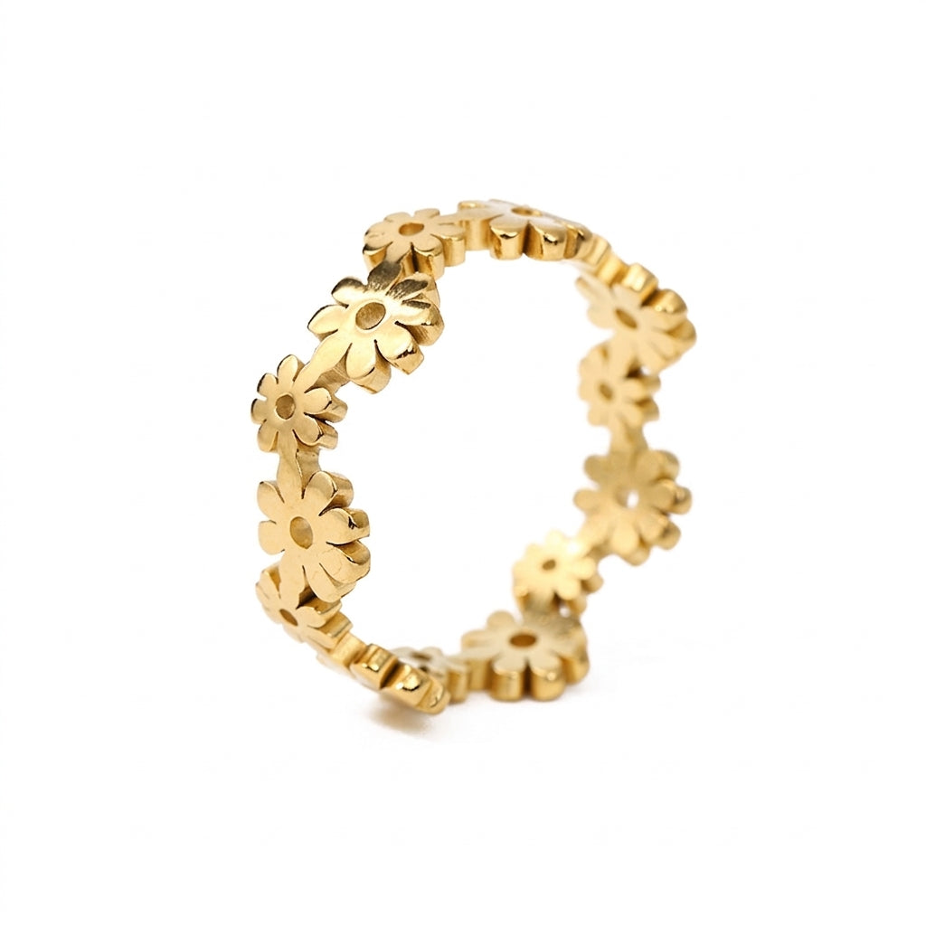 Cutout daisy flower ring in 18K gold plated stainless steel