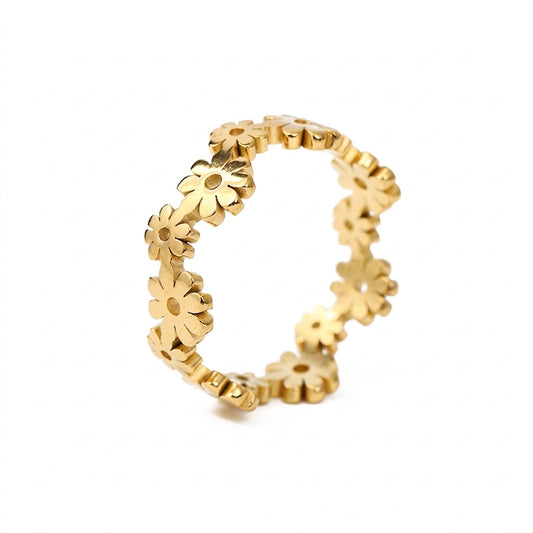 Cutout daisy flower ring in 18K gold plated stainless steel