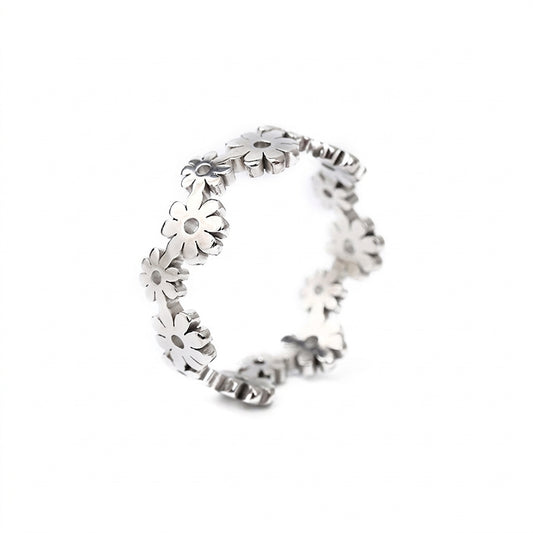 Cutout daisy flower ring in polished silver stainless steel