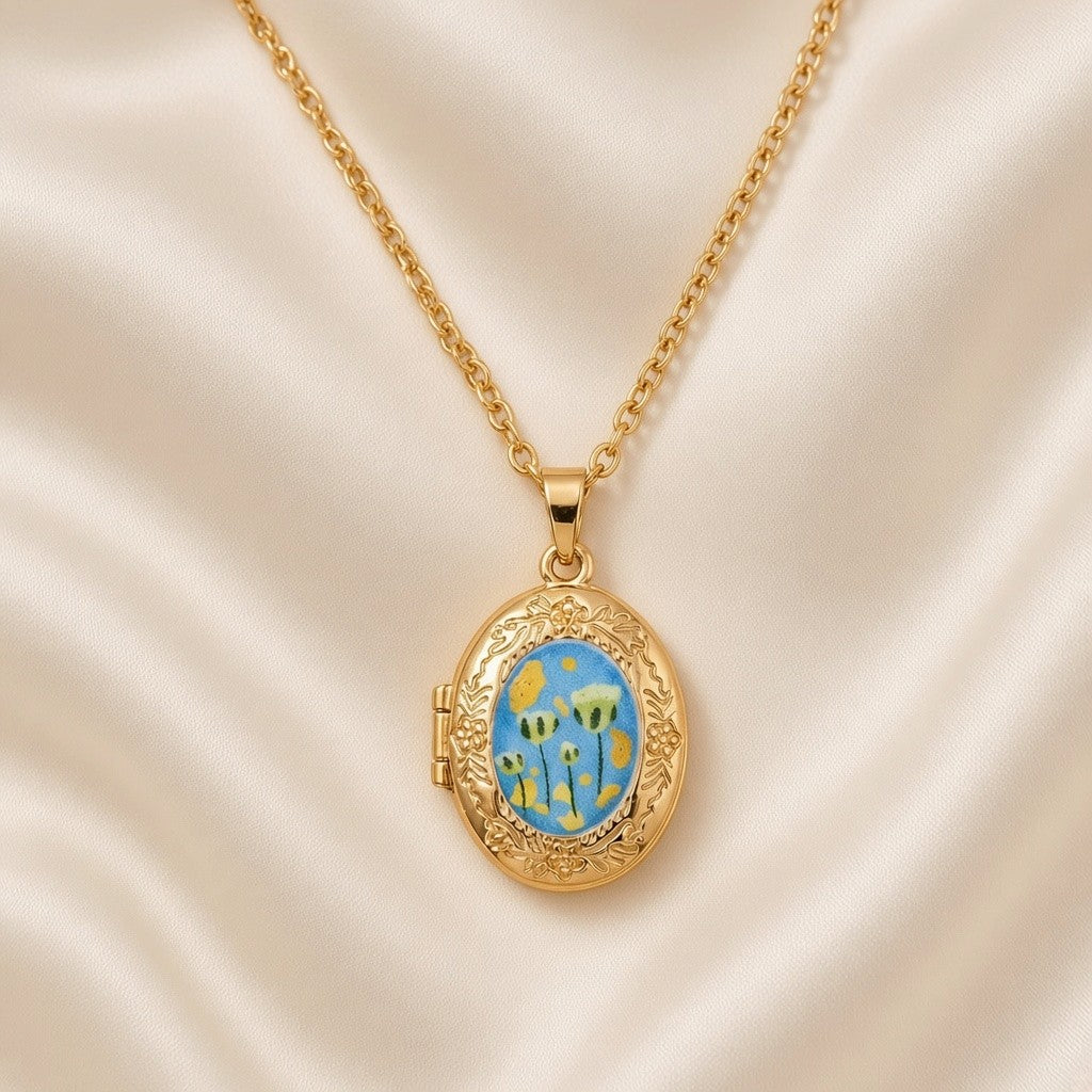 Pressed Flower Locket Pendant Necklace Gold Tone Copper - Oval Gray close-up