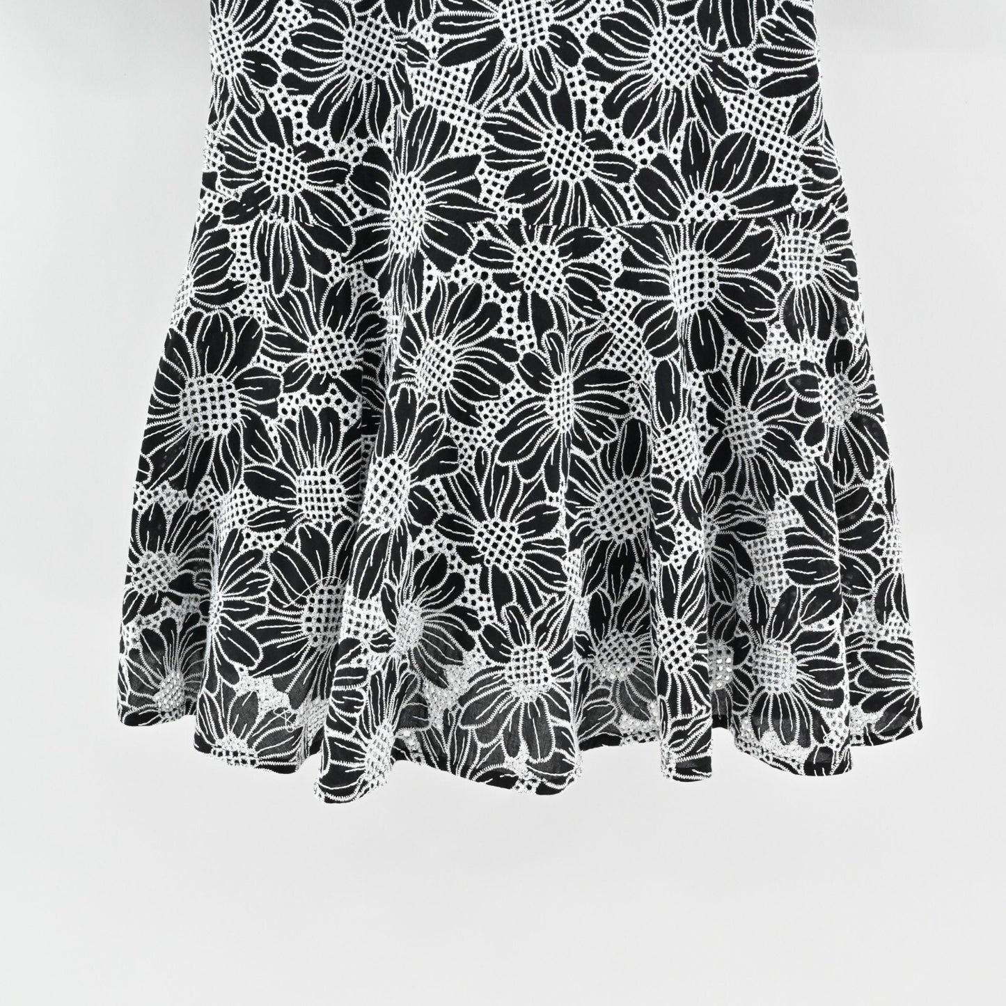 BOSTON PROPER Embroidered Dress Sz 6 Black White Floral Puff Sleeve Flounce Hem