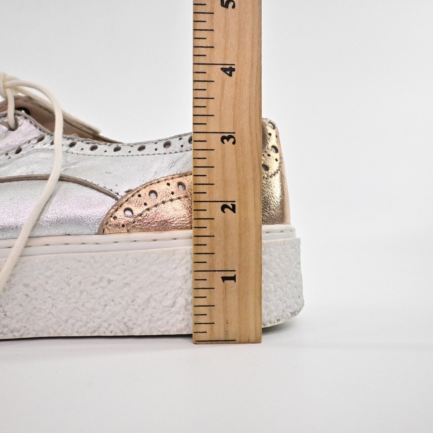 SEY SEYCHELLES Womens Ideal Platform Oxford Sneakers Size 9 Metallic Silver Rose