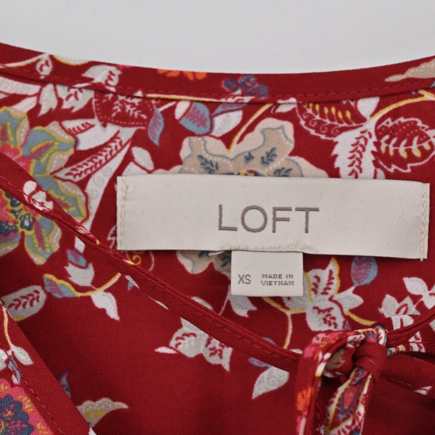 LOFT Top Womens Size XS Red Floral Tie V-Neck Blouse Ruffle Hem Balloon Sleeve