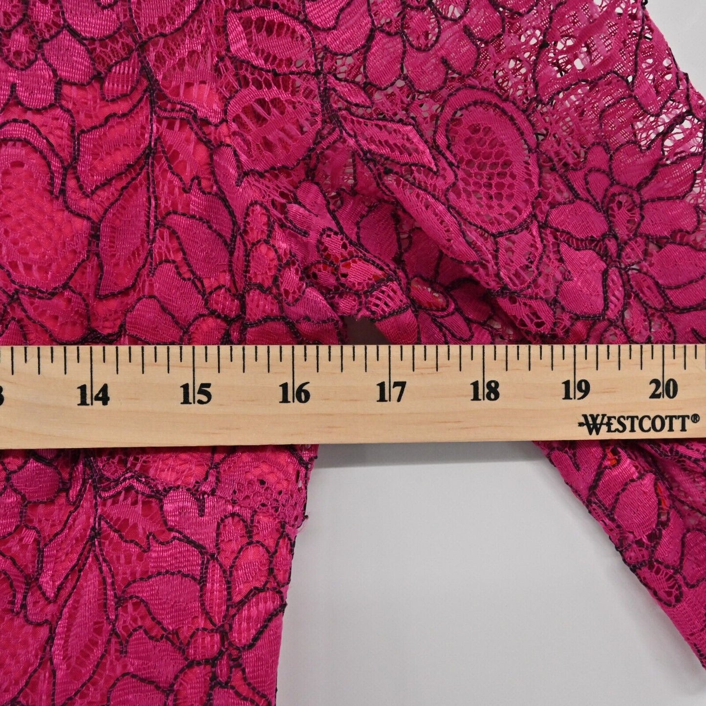 MONIQUE LHUILLIER Dress Sz 6 Pink Lace Sheath Floral Overlay Scalloped Cocktail