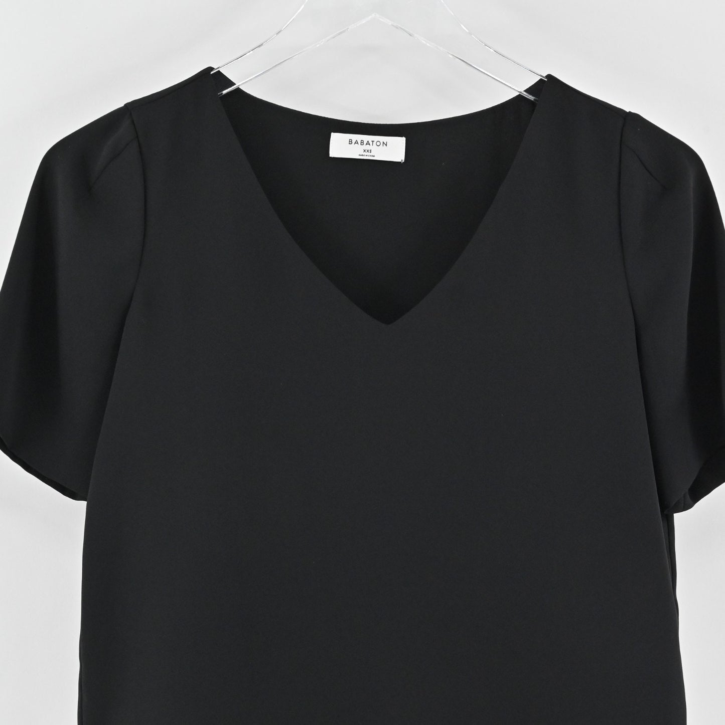 Aritzia Womens Babaton Black VNeck Crop Top Size XXS Solid Short Sleeve Blouse
