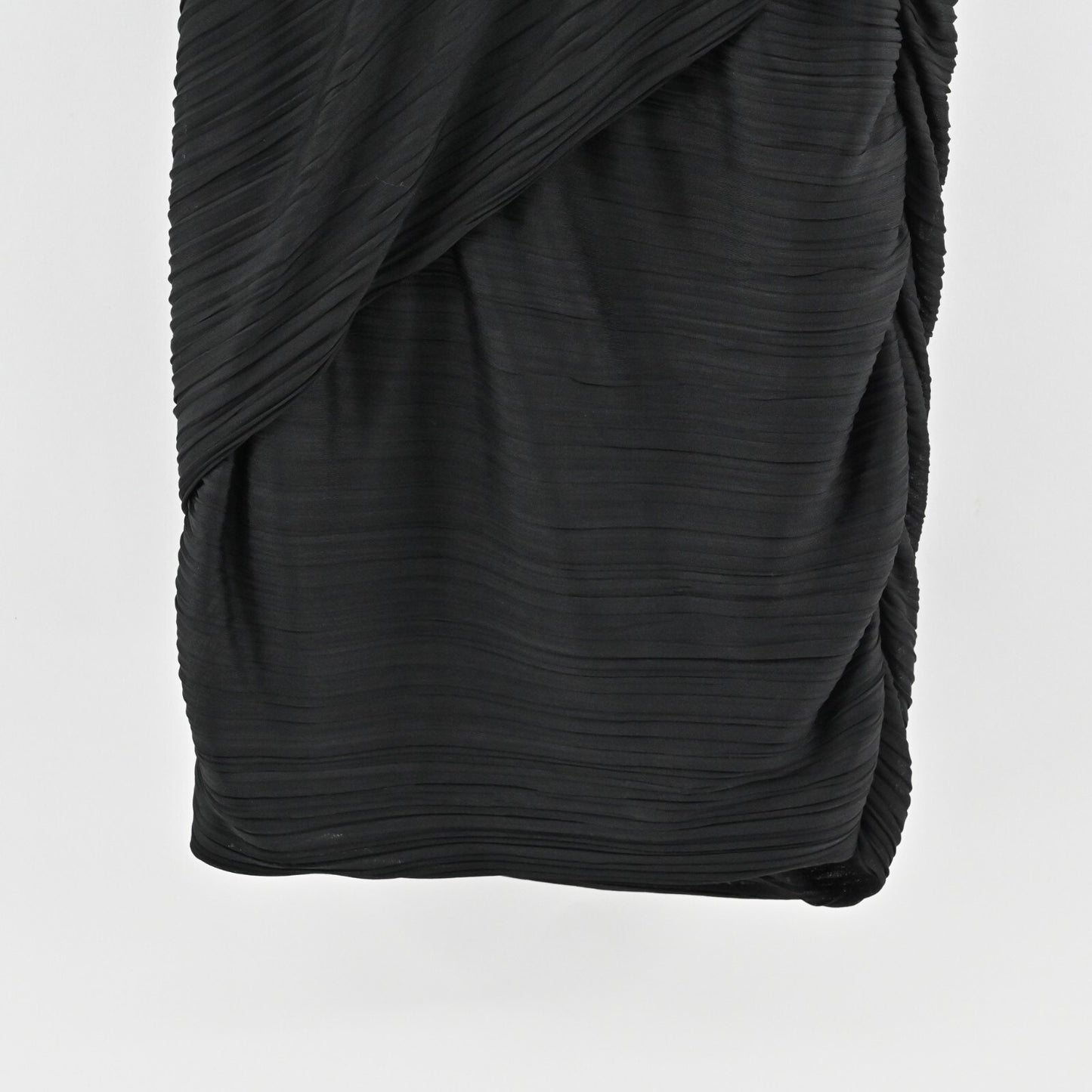 HALSTON HERITAGE Dress Size 4 Black Sleeveless VNeck Shirred Ruched Pleated LBD