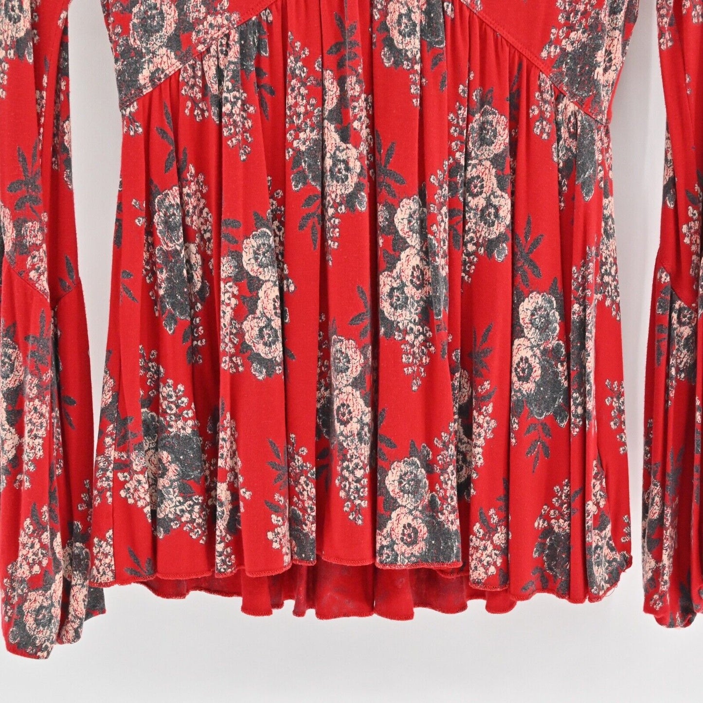FREE PEOPLE Top Womens Size XS Speak Easy Red Floral V Neck Bell Sleeve Babydoll