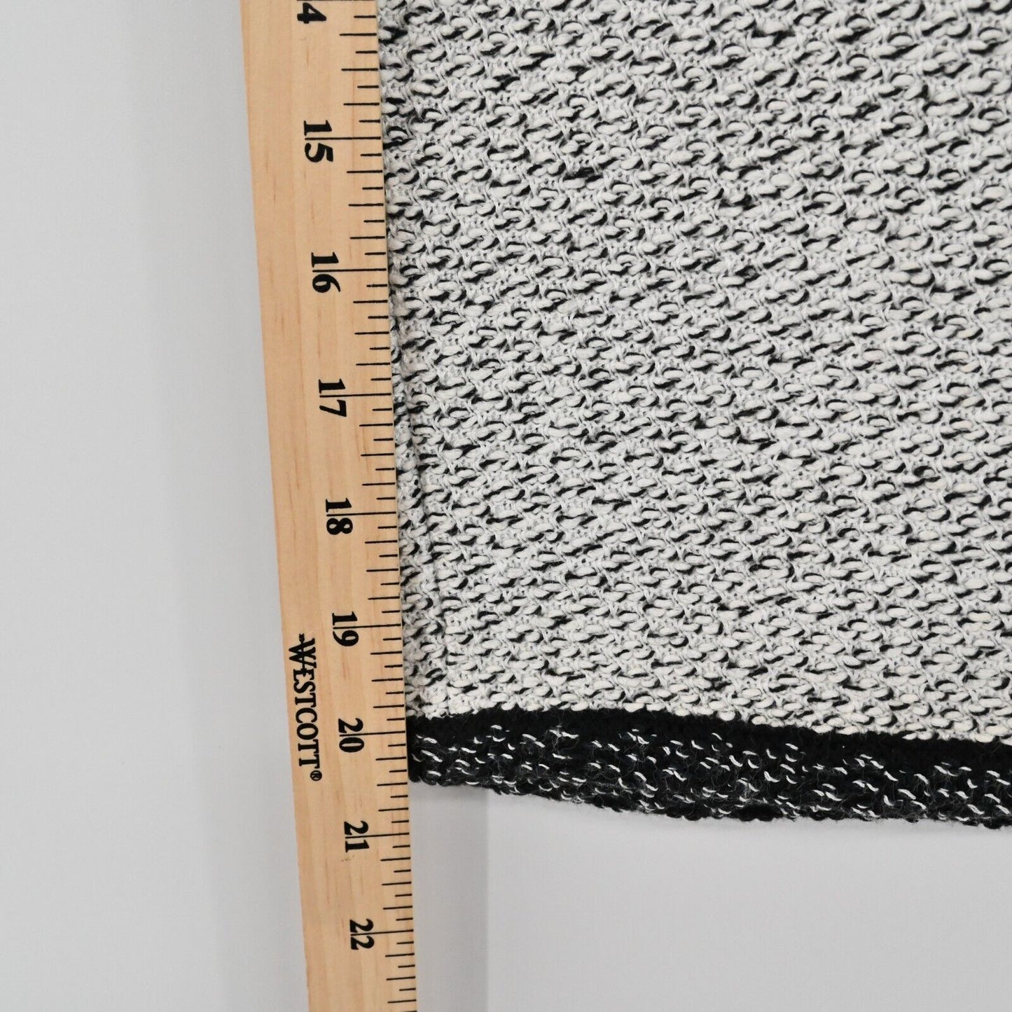 ST JOHN Skirt Sz 8 Wool White Black Contrast Trim Speckled Knit Pencil Capsule