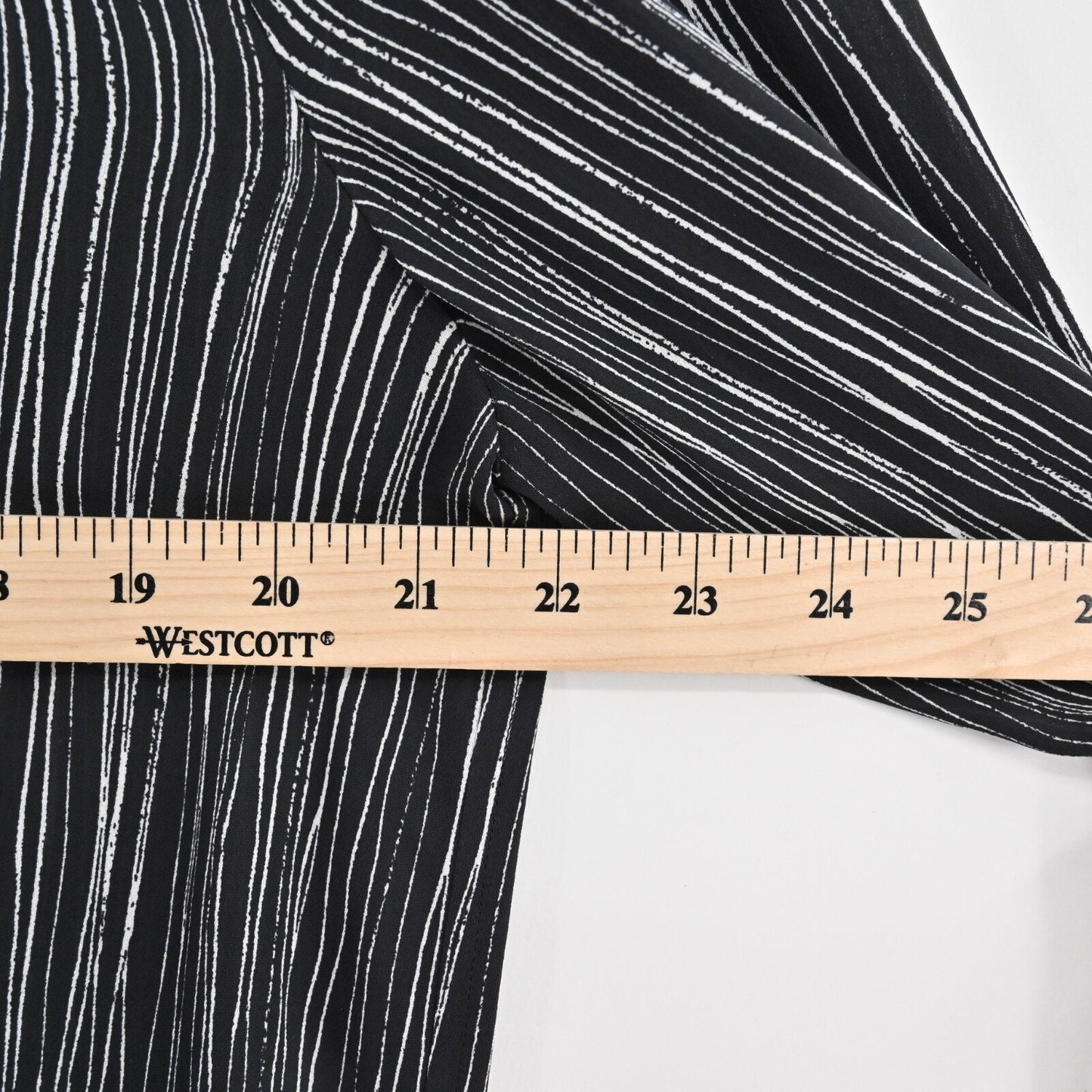 VINCE Womens Wavy Stripe Silk Top Sz S Black Long Sleeve Button Career Blouse