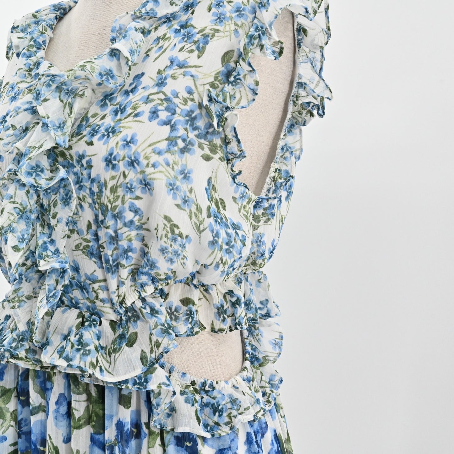 Moon River Ruffled Floral Print Maxi Dress Size L Blue Multi Sleeveless Cut Out