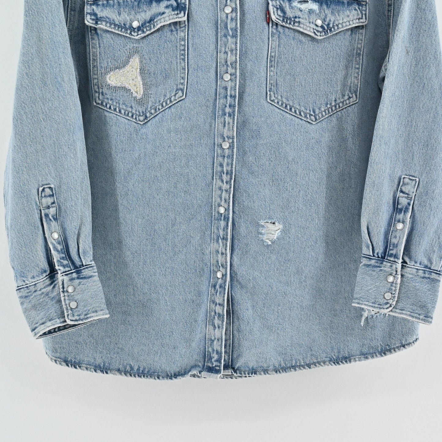 LEVIS Womens Dylan Relaxed Western Shirt 1X Pearl Snap Distressed Denim Shacket