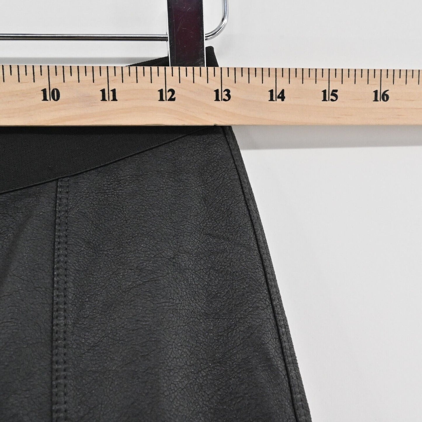 BCBGMAXAZRIA Pants Womens Size XS Black Faux Leather Pull On Skinny Leg Cargo