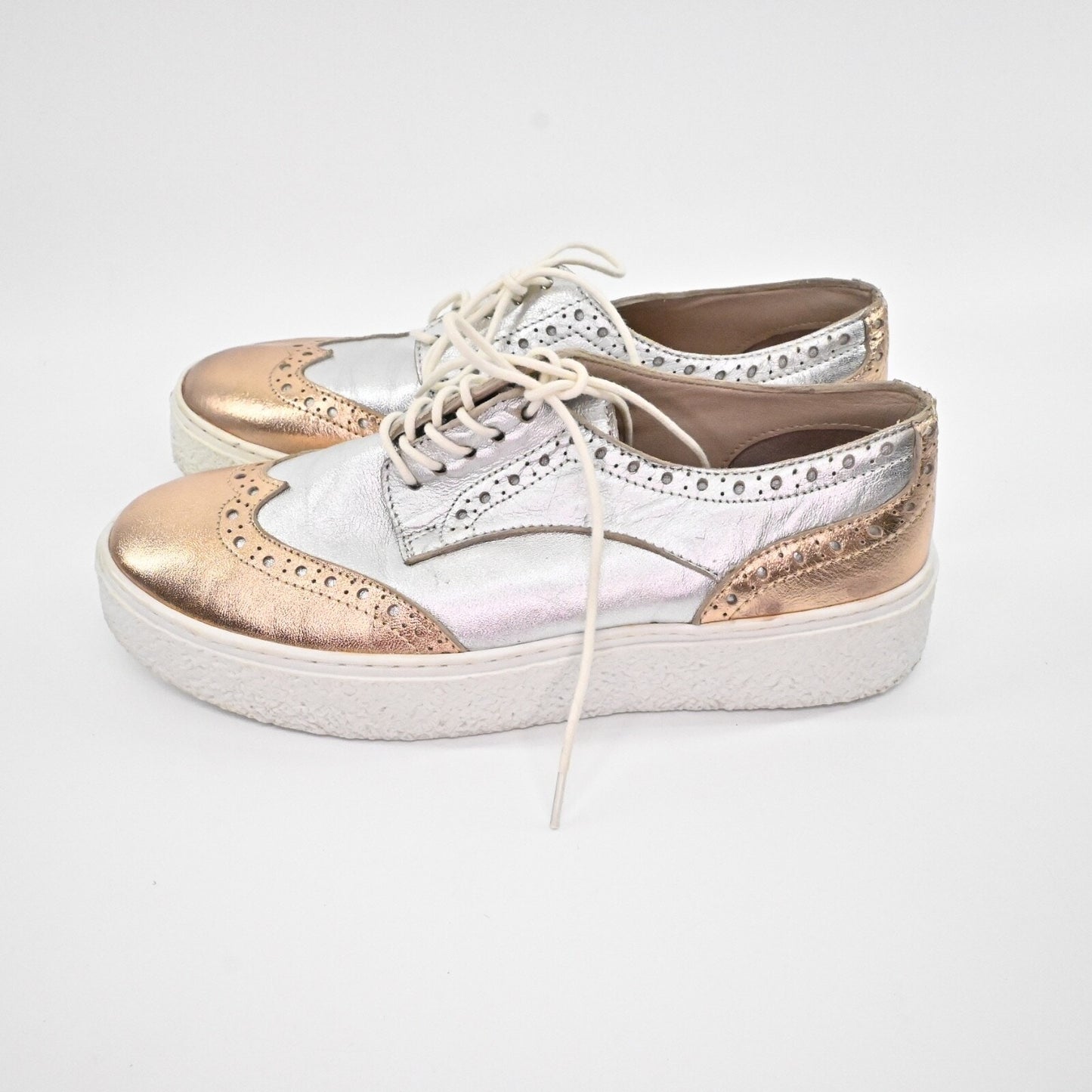 SEY SEYCHELLES Womens Ideal Platform Oxford Sneakers Size 9 Metallic Silver Rose