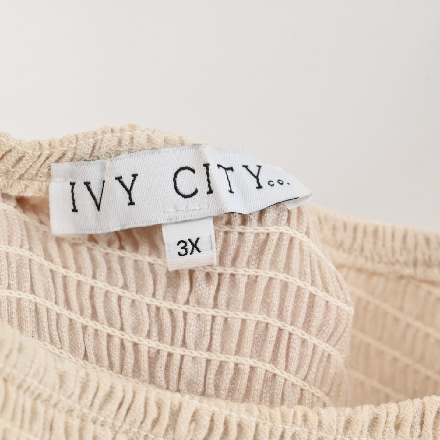 IVY CITY Co Tiered Dress Sz 3X Beige Smocked Scoop Neck Puff Sleeve Stretch Midi