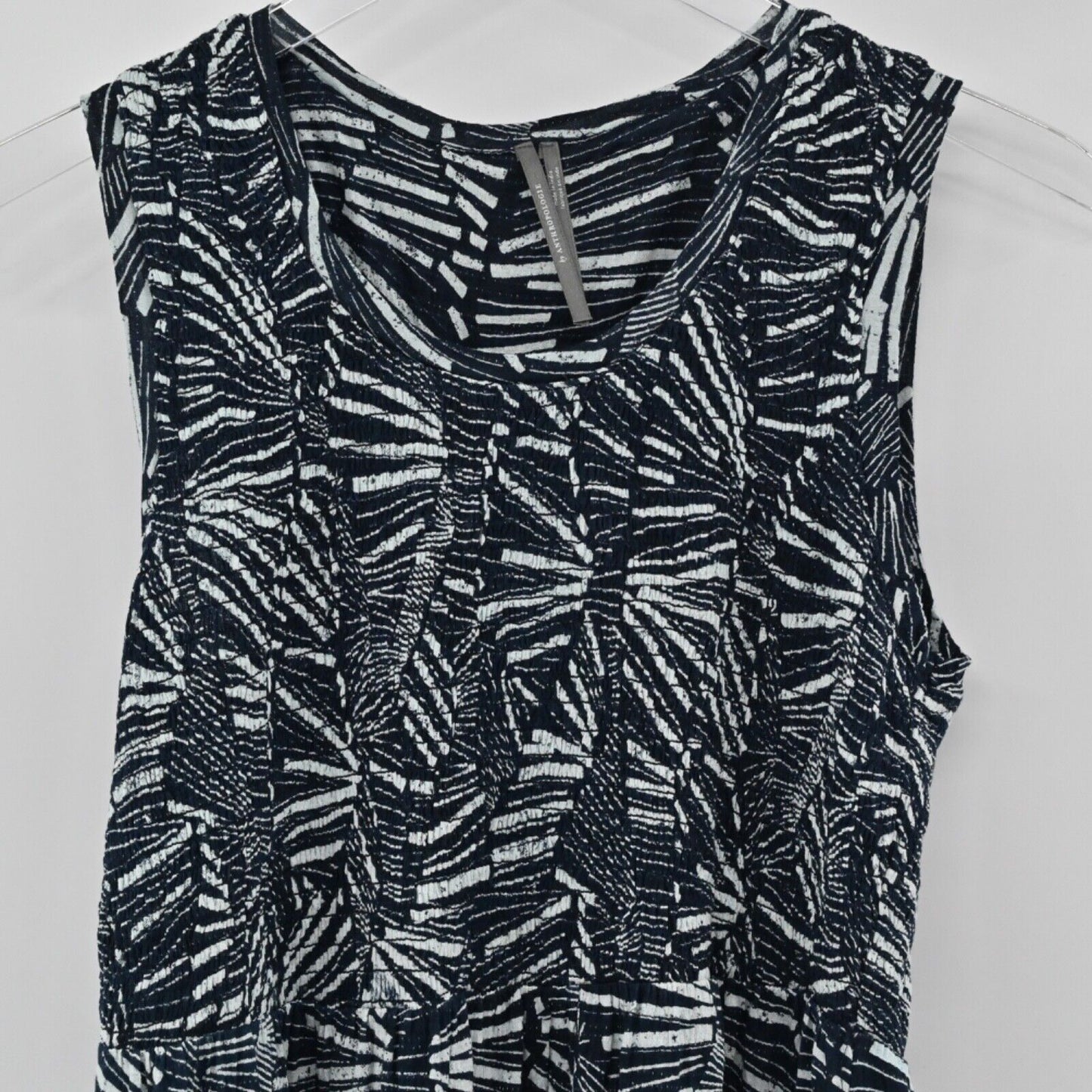 ANTHROPOLOGIE Top Women Sz XS Navy Blue White Geometric Riley Smocked Tunic Tank