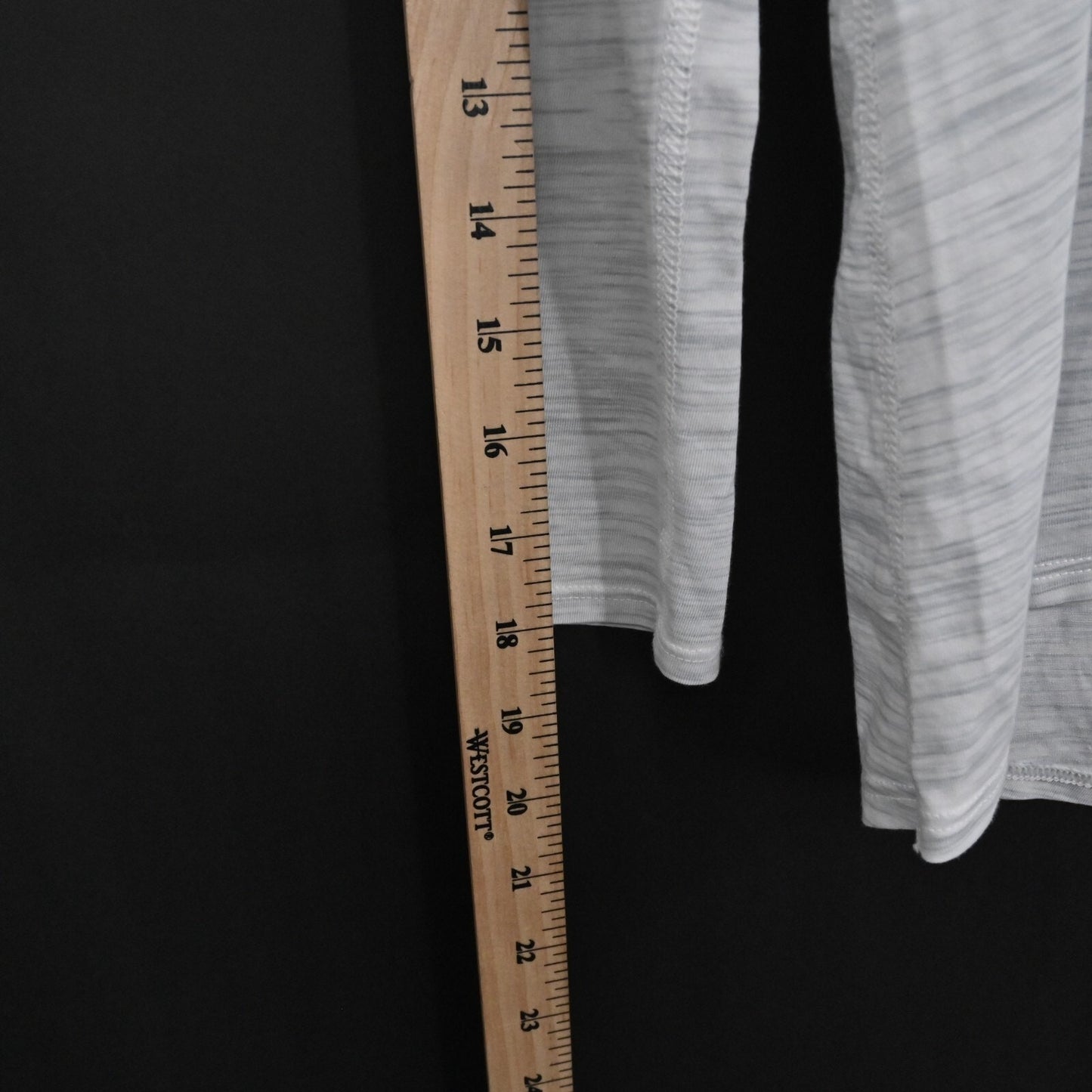 LULULEMON Womens Back Into It Top Size 4 Space Dye Alpine White Ice Gray Logo