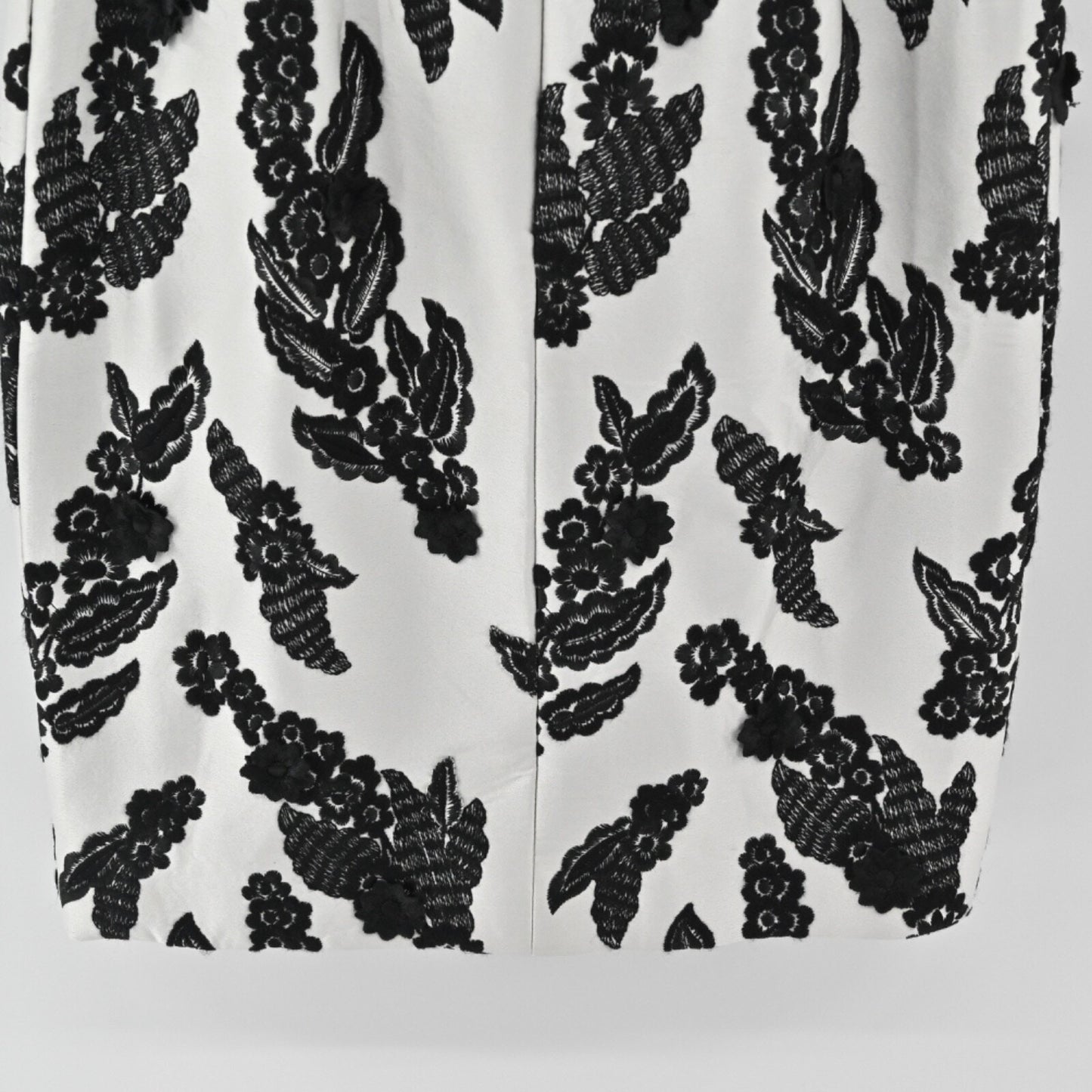 SHANNON MCLEAN Dress Womens Size L Black White Floral Embroidered Mini Sheath