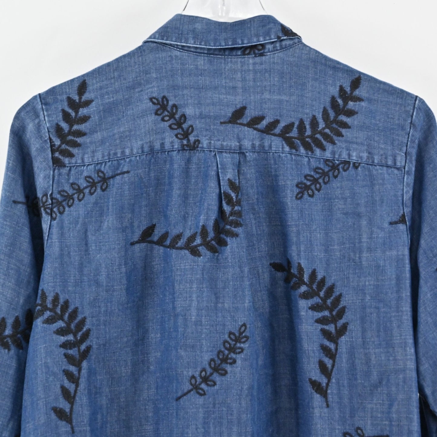 SOFT SURROUNDINGS Embroidered Top Womens Size L Blouse Papyrus Blue Chambray