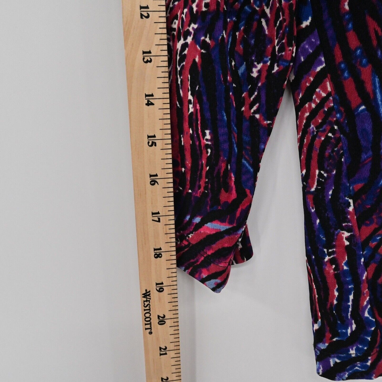 CHICOS Top Womens Sz M Red Blue Zebra Travelers Print 3/4 Sleeve V Neck Boho USA