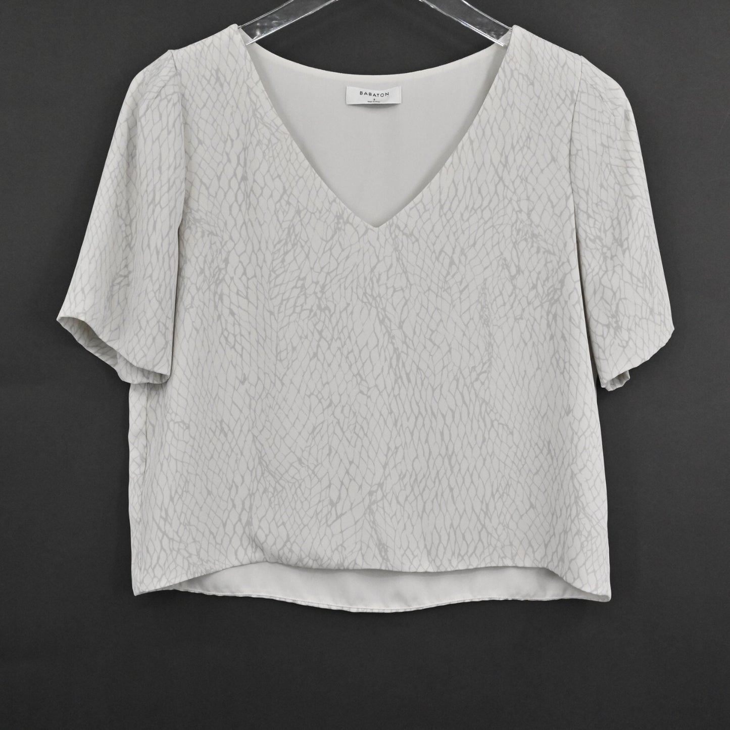 ARITZIA Womens Randy Top Size S Babaton VNeck Cropped Gray Snake Print Blouse