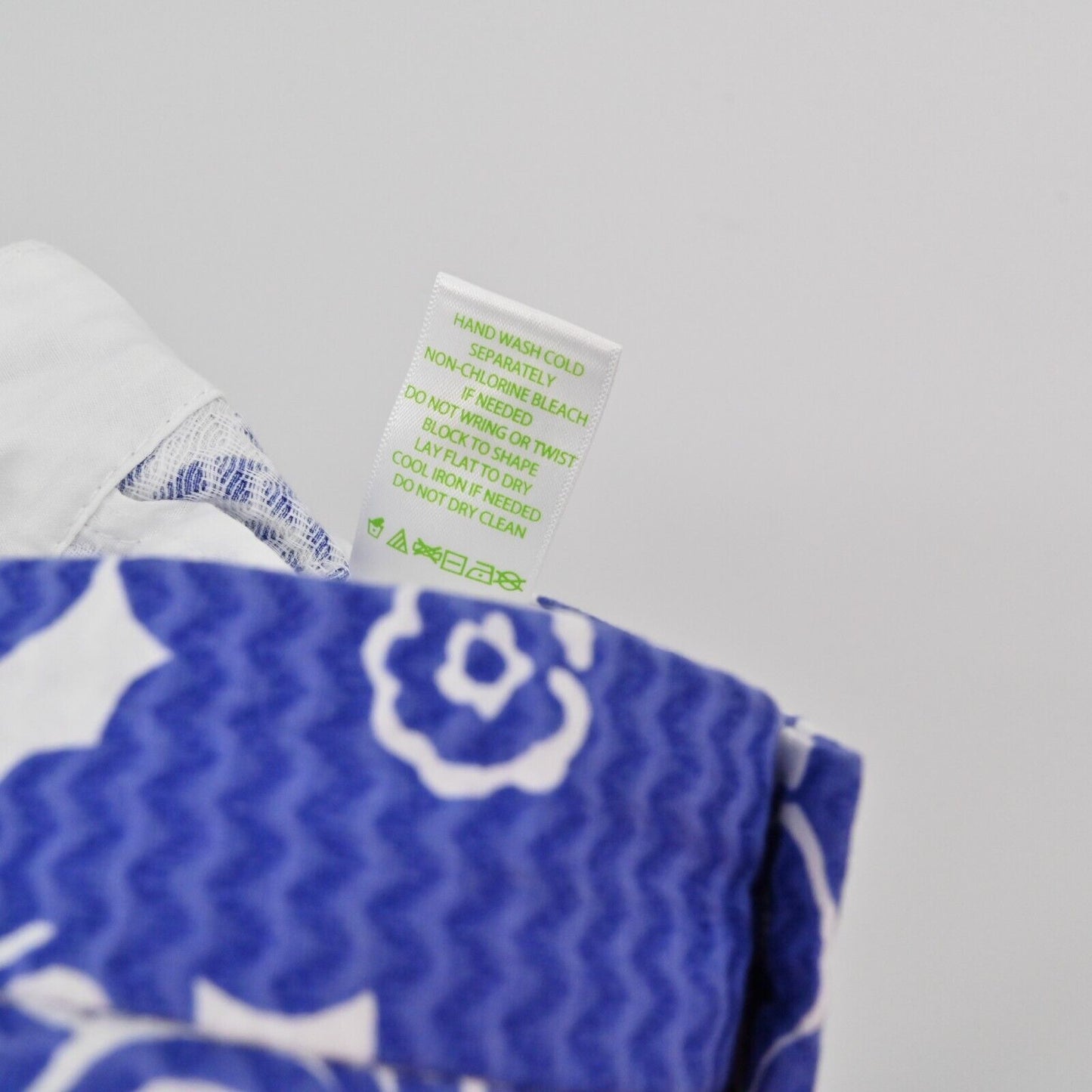 LILLY PULITZER Shorts Womens Sz 2 Buttercup 5" Spectrum Blue Tide Pool Scalloped