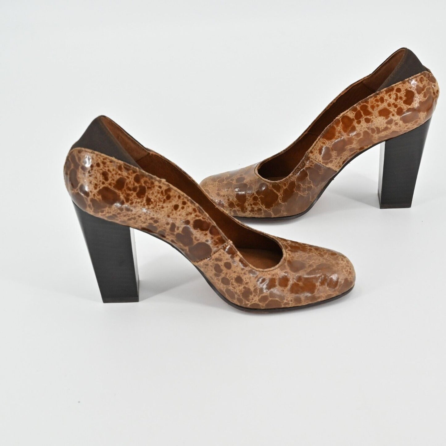 DONALD J PLINER Heels Womens Sz 6 Casey Brown Round Embossed Leather Block Pumps
