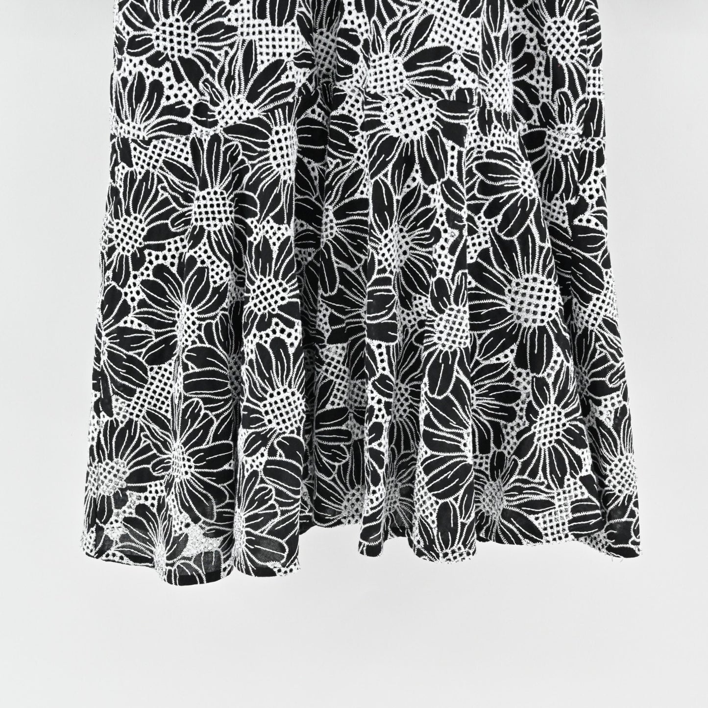 BOSTON PROPER Embroidered Dress Sz 6 Black White Floral Puff Sleeve Flounce Hem