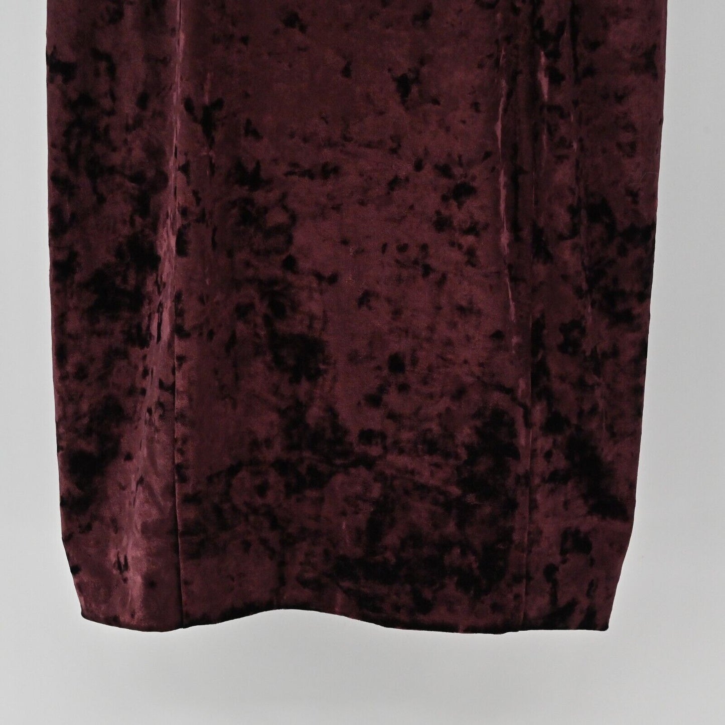 MAGGY LONDON Dress Womens Size 6 Burgundy Sheath Crushed Velvet Cut Out Shoulder