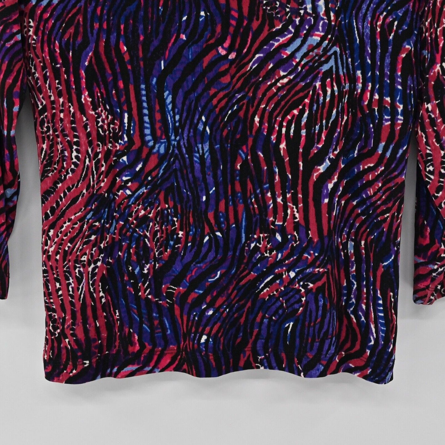 CHICOS Top Womens Sz M Red Blue Zebra Travelers Print 3/4 Sleeve V Neck Boho USA