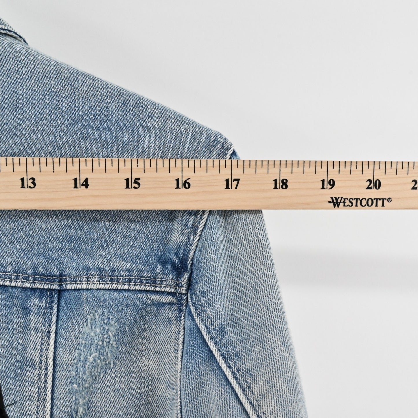 Tractr Womens Jean Jacket Size XL Pink Sequin Tongue Button Rolling Blue Stones