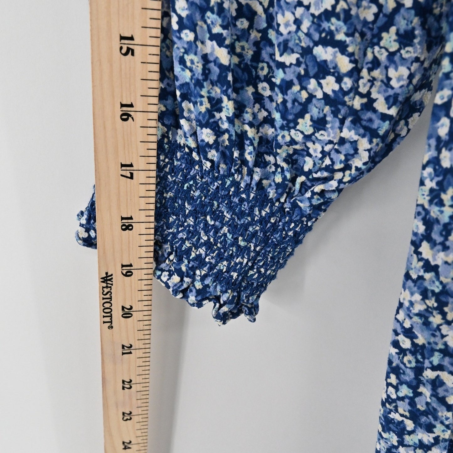 Rails Eliza Drawstring Waist Dress Size M Floral Blue Smocked Boho Chic Romantic