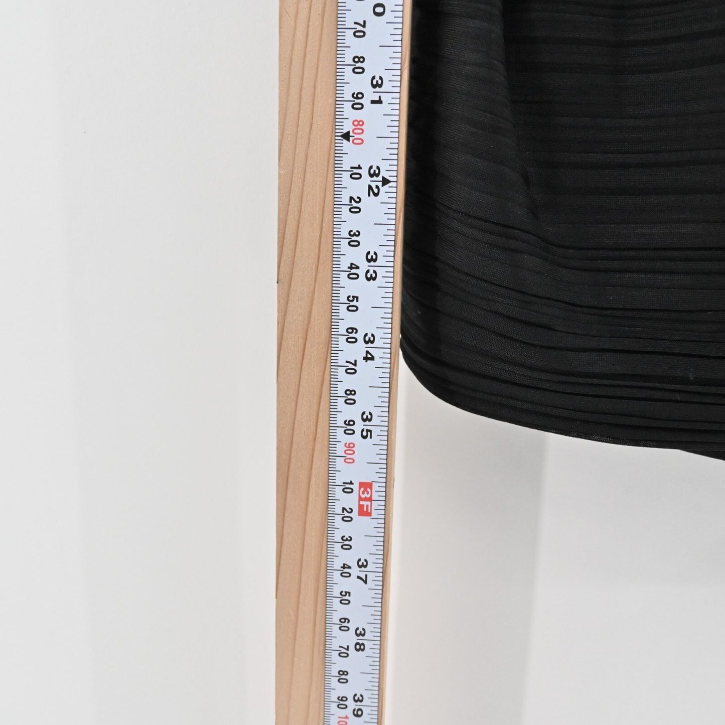 HALSTON HERITAGE Dress Size 4 Black Sleeveless VNeck Shirred Ruched Pleated LBD