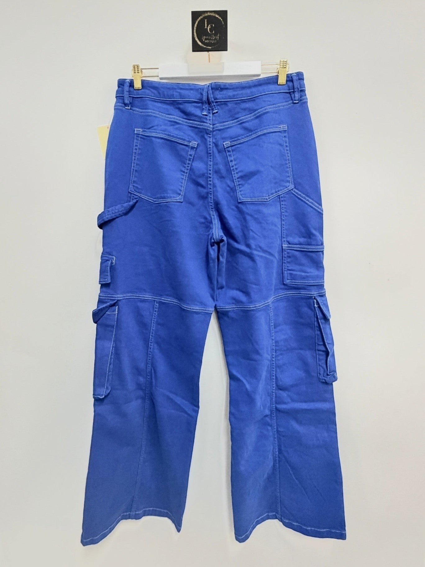 Lynn's Closet Boutique Good American blue cargo pants with utility pockets and high-waisted fit, size 10.